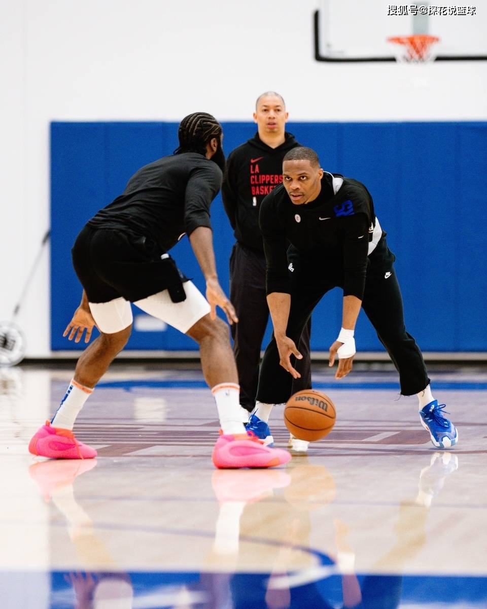 NBA球员在训练时展现职业素养