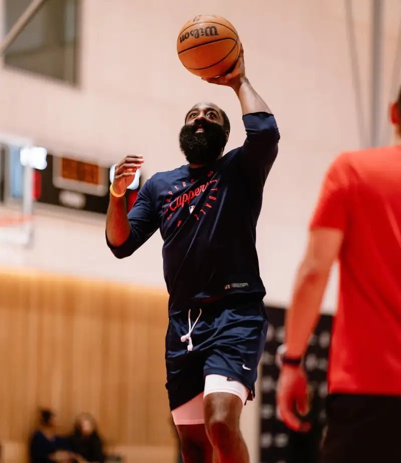 NBA球员在训练时展现职业素养