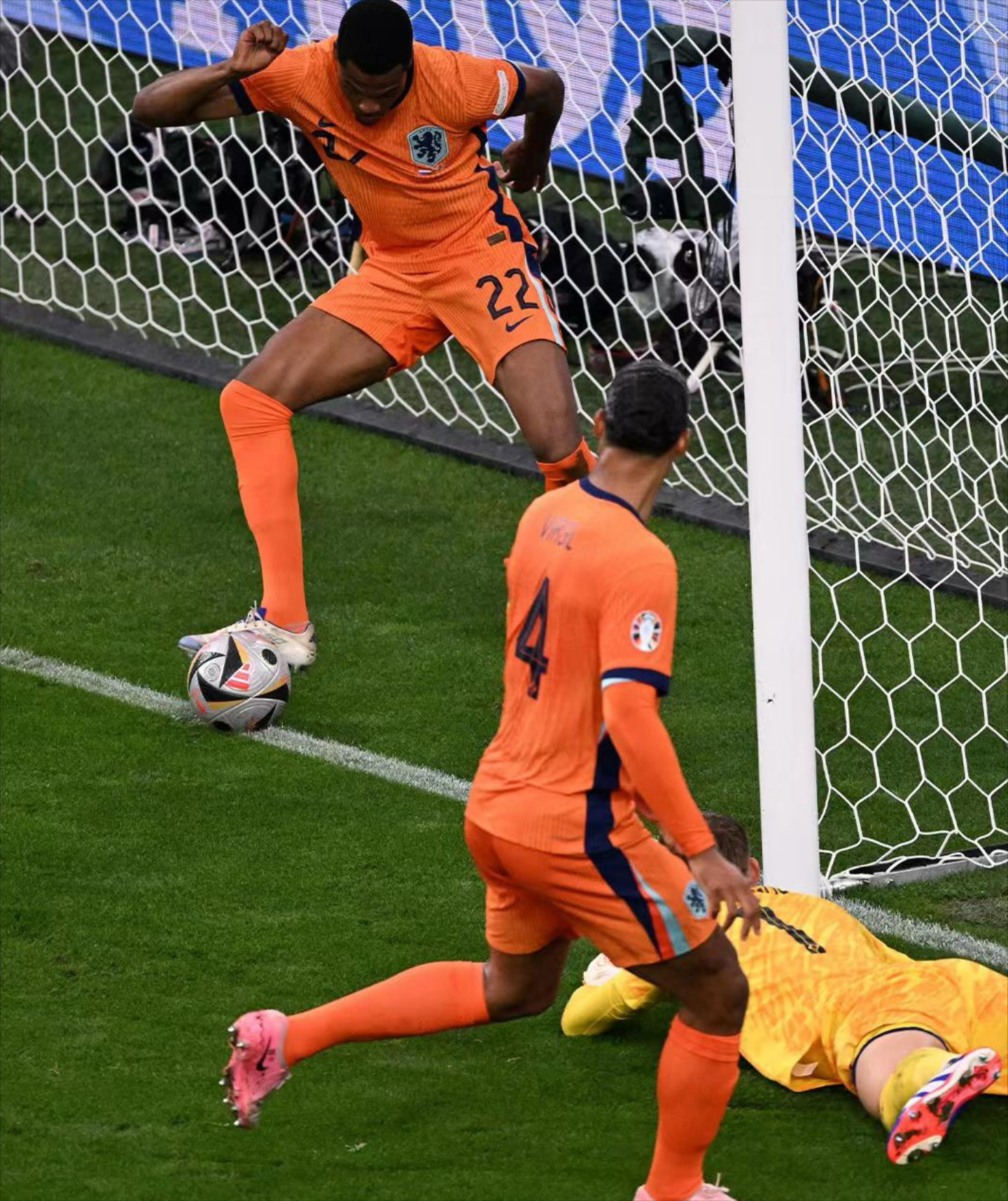 英格兰完胜摩洛哥，蒂亚戈关键制胜